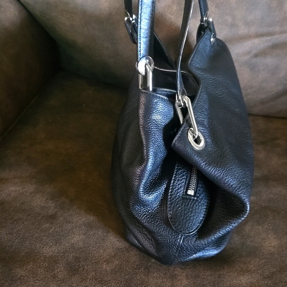 Michael Kors Multi Pocket Black Hobo Spacuous Bag with Feet - Picture 4 of 12